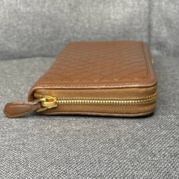 EUC Prada Soft Calf Quilted Zippy Wallet w/ Original Box, Tissue and COA! - Picture 6 of 14